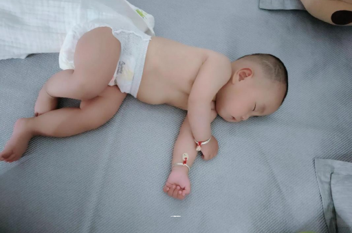 嘉峪关宝宝老打喷嚏怎么办